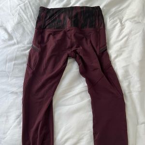 Lululemon Toasty Tech Tight Bordeaux Drama Painted Animal Burgunddy